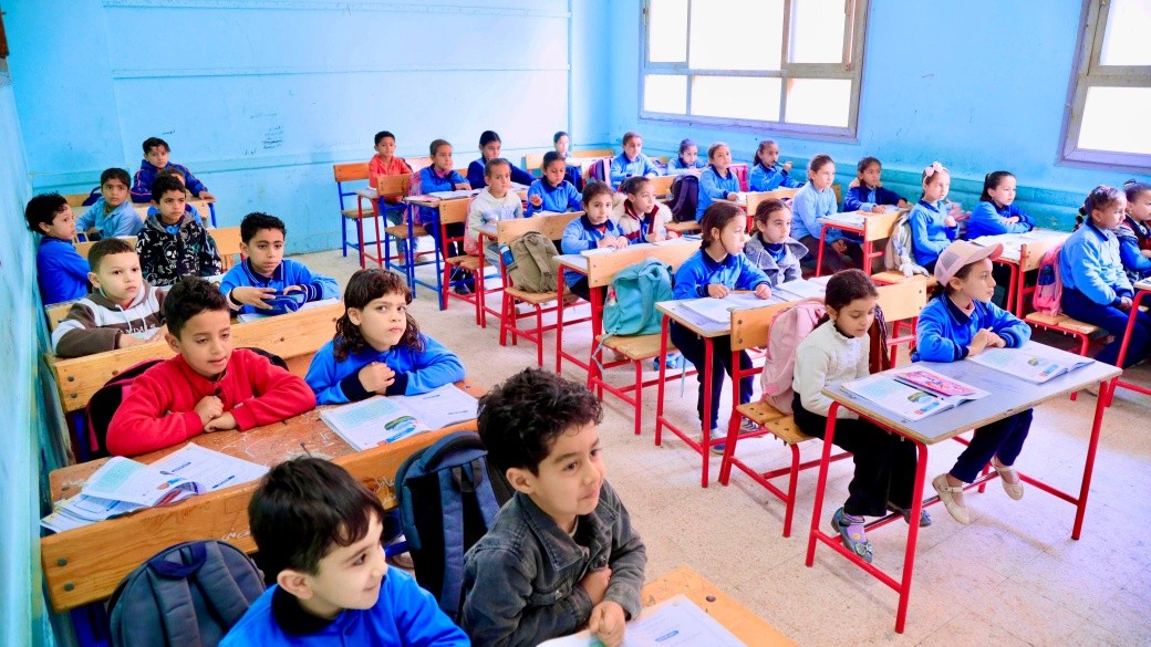 بخرطوم كهرباء.. مدرس يضرب طفل ويصيبه بسحجات متفرقة والداخلية تتدخل