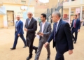 خطف الأنظار.. من هو الشاب الذي ظهر مع وزير التعليم في جولته بالحوامدية؟
