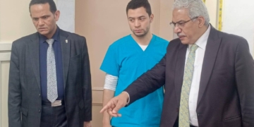 نائب رئيس جامعة الأزهر في جولة مفاجئة بعد منتصف الليل بمستشفيي الحسين والزهراء الجامعيين لمتابعة الخدمات المقدمة للمرضى