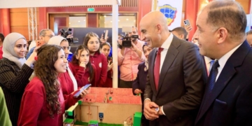 ة من الجلسات النقاشية التي تتناول محاور عدة، من بينها تفعيل تطبيقات الذكاء الاصطناعي عبر منظومة التعليم التكنولوجي في مصر،