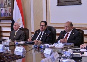 رئيس جامعة القاهرة يترأس اجتماع مجلس شئون التعليم والطلاب بالجامعة 