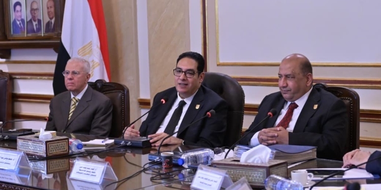 رئيس جامعة القاهرة يترأس اجتماع مجلس شئون التعليم والطلاب بالجامعة 