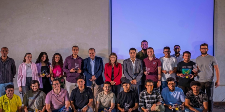 كلية الهندسة والتكنولوجيا – الجامعة المصرية الصينية.. برامج مستقبلية وشراكات دولية