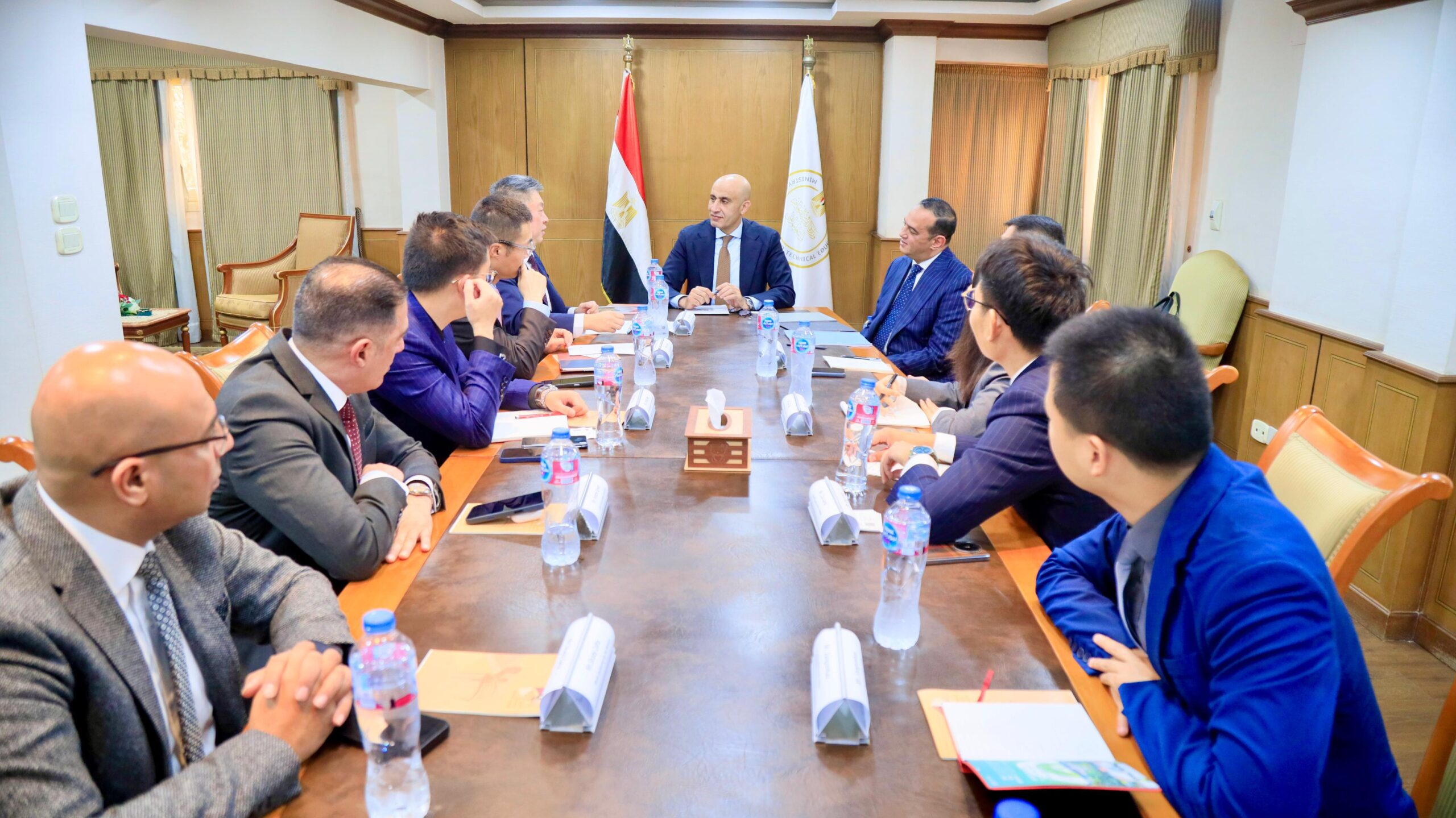 وزير التعليم يبحث مع «هواوي» إيصال التكنولوجيا وتقنيات الذكاء الاصطناعي لكل طالب