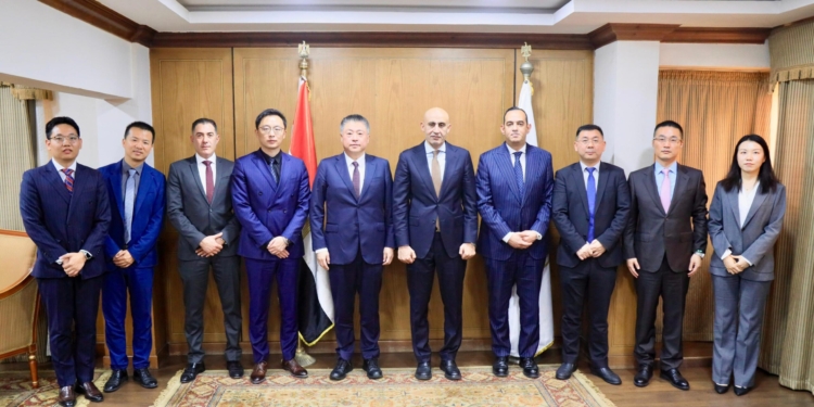 وزير التعليم يبحث مع «هواوي» إيصال التكنولوجيا وتقنيات الذكاء الاصطناعي لكل طالب