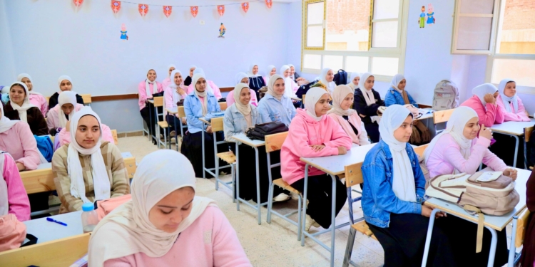 وزير التعليم يتابع نسب النجاح بمادة البرمجة ويوجه بتطبيق أعمال السنة بدقة