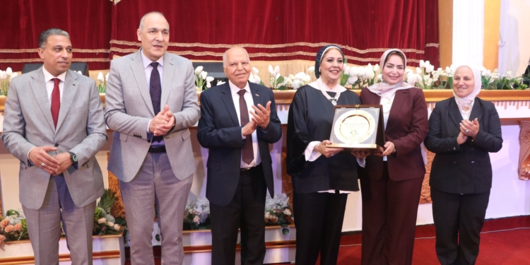 نقيب المعلمين يشهد حفل إطلاق رقمنة المعاهد القومية