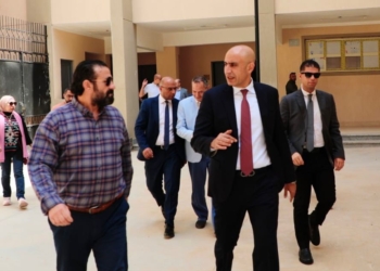 «عبداللطيف» يتفقد مدارس المرج لمتابعة خطة هيئة الأبنية لإنهاء الفترات المسائية للمرحلة الابتدائية