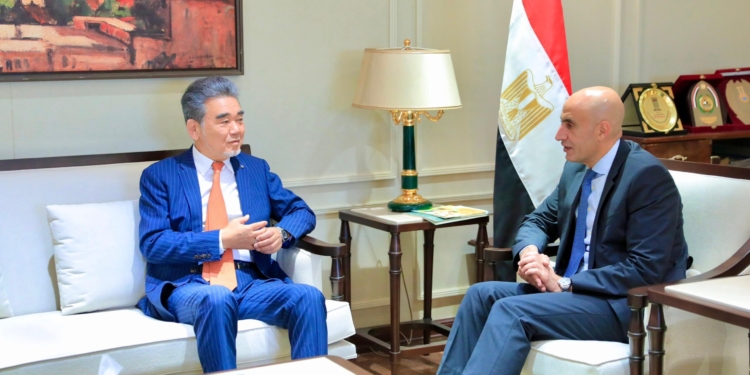 «عبداللطيف» يلتقي رئيس «هيروشيما» لبحث تنفيذ منهج "الثقافة المالية" لطلاب الثانوية