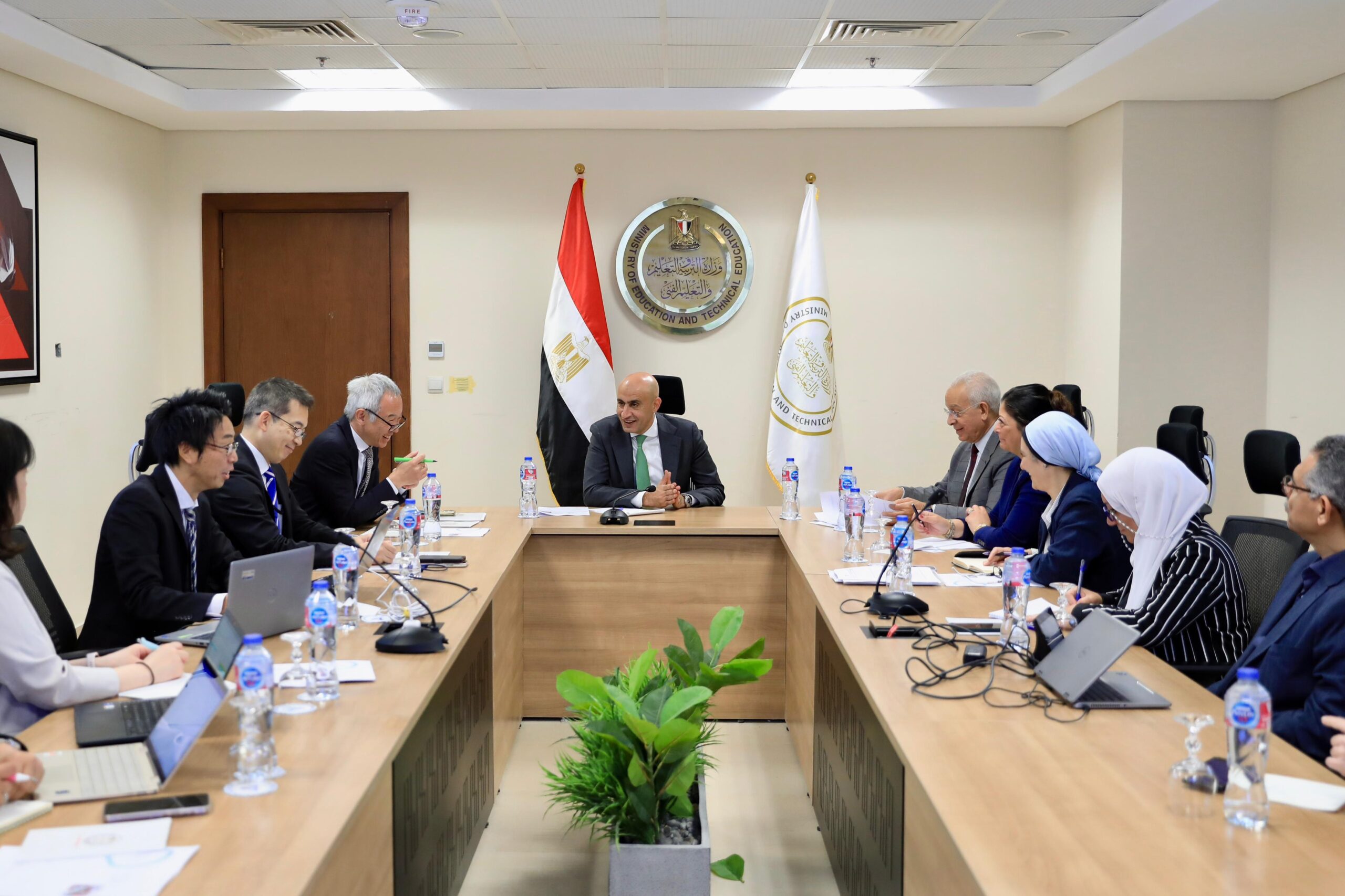 «عبداللطيف» يبحث مع وفد "جايكا" تطوير نظم التعليم بالمدارس المصرية اليابانية