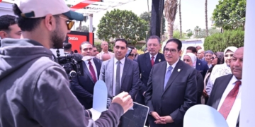 رئيس جامعة القاهرة وقيادات الجامعات يتفقدون المعرض الخاص بالشركات والمؤسسات والبنوك وكافة الكيانات المشاركة في ملتقى التوظيف بالجامعة