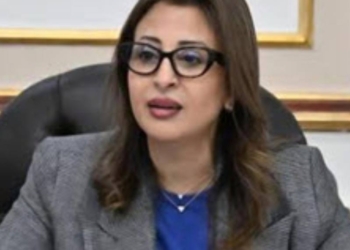 رئيس جامعة القاهرة يهنئ الدكتورة غادة عبد الباري بتعيينها أمينًا لـمجلس شئون فروع الجامعات الأجنبية