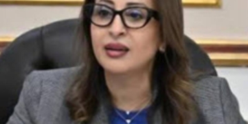 رئيس جامعة القاهرة يهنئ الدكتورة غادة عبد الباري بتعيينها أمينًا لـمجلس شئون فروع الجامعات الأجنبية