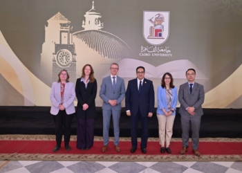 رئيس جامعة القاهرة يستقبل رئيس جامعة ليدن الهولندية لبحث تعزيز التعاون المشترك بين الجامعتين أكاديميا وبحثيا