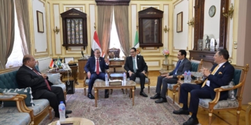 بحضور محافظ الجيزة .. مجلس جامعة القاهرة يناقش تعزيز التعاون مع المحافظة ويبحث ملفات التعليم والبحث العلمي وخدمة المجتمع