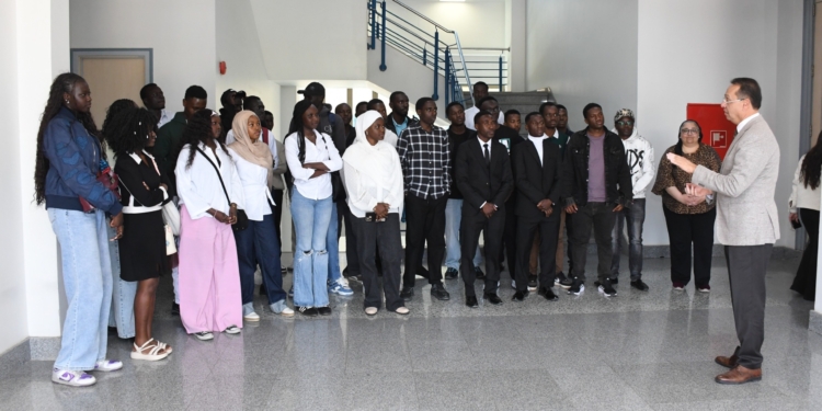 GUC وGIU تقدمان منحًا كاملة لـ37 طالبًا من شرق أفريقيا دعمًا للتعاون الأفريقي