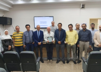 البروفيسور الألماني “أنسجار بيرليس” يشيد بوحدة الأشعة التداخلية وقسطرة المخ بطب عين شمس