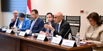 وزير التعليم: ندرس تخصيص باقات رقمية آمنة للطلاب تحت 18 عامًا