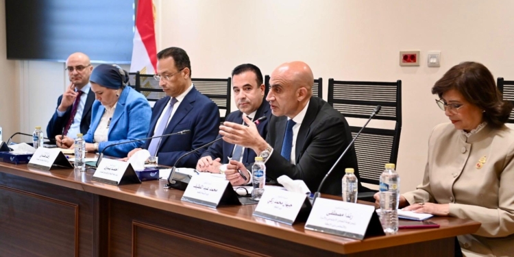 وزير التعليم: ندرس تخصيص باقات رقمية آمنة للطلاب تحت 18 عامًا