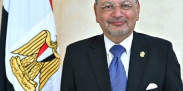 نائب رئيس جامعة القاهرة: الاستثمار في الإنسان أساس التنمية.. وجاهزية الشباب لسوق العمل أولوية