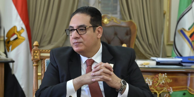رئيس جامعة القاهرة يوجه عمداء الكليات بضرورة مرونة في التعامل مع طلاب بالامتحانات مراعاة للظروف الجوية