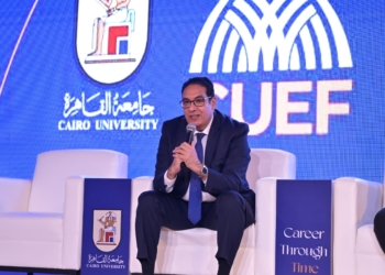 رئيس جامعة القاهرة يناقش مع الطلاب ايجابيات ملتقى التوظيف والتدريب مقترحات تطويره