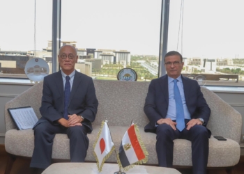وزير الزراعة مع السفير البابانى