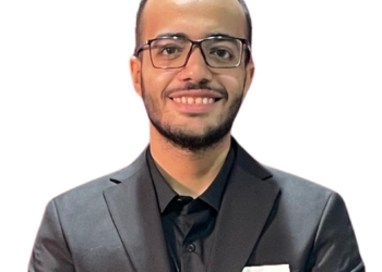 رئيس جامعة القاهرة يهنئ الطالب محمد ياسر بكلية الهندسة لفوزه بالميدالية الذهبية والمركز الأول عالميًا في جائزة تشارلز ماين للقيادة الطلابية