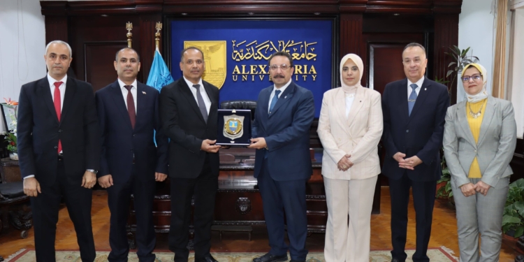 جامعة الإسكندرية تستقبل وفد الملحقية الثقافية لسفارة اليمن لبحث سبل التعاون