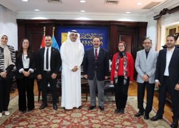 رئيس المكتب الثقافي لسفارة الكويت بالقاهرة في زيارة لجامعة الإسكندرية لتعزيز التعاون المشترك