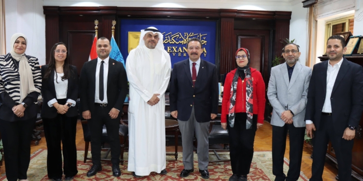رئيس المكتب الثقافي لسفارة الكويت بالقاهرة في زيارة لجامعة الإسكندرية لتعزيز التعاون المشترك