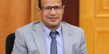 مستشفى جامعة الأزهر بأسيوط ينهي معاناة طفل مصاب بتحدب الظهر