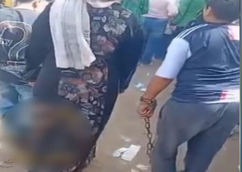 «كان بيهرب من المدرسة».. الداخلية تكشف سر تقييد أم لطفلها بسلسلة حديدية