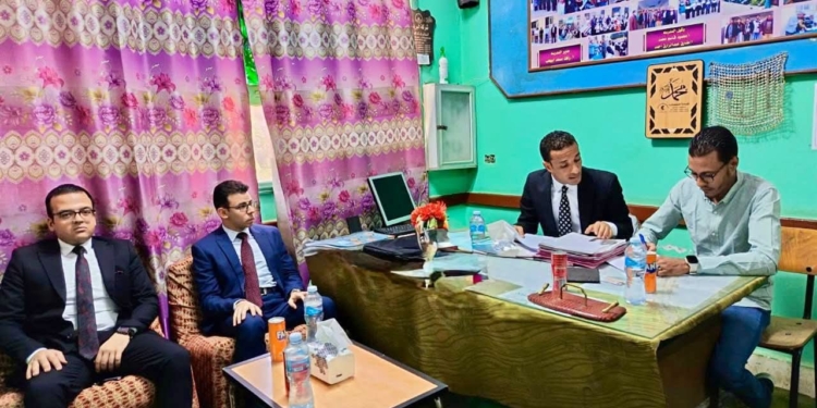 «النيابة الإدارية» تحقق بشكوى تحرش معلم عربي بالتلميذات وتهديدهن بالتلاعب بدرجاتهن