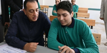 «مدبولي» يؤكد أهمية تدريس بالبرمجة والذكاء الاصطناعي والثقافة المالية