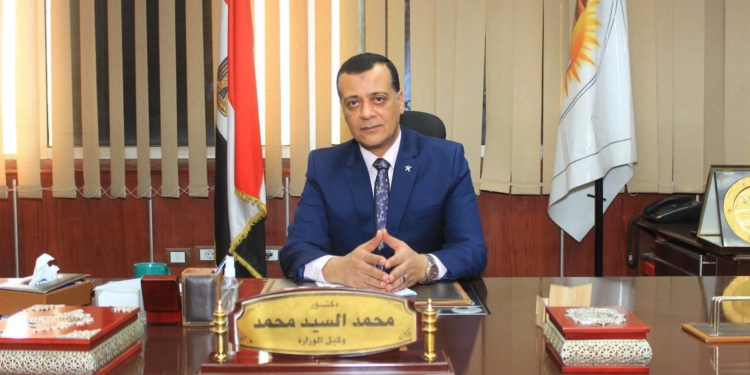 «تعليم سوهاج» يبدأ إجراءات صرف الرواتب للعمال المؤقتين بالإدارات