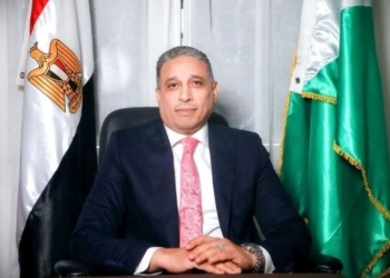 وكيل التعليم بالجيزة يطمئن على طالبات الإعدادية بعد حريق محل بجوار مدرستهم