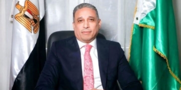 وكيل التعليم بالجيزة يطمئن على طالبات الإعدادية بعد حريق محل بجوار مدرستهم
