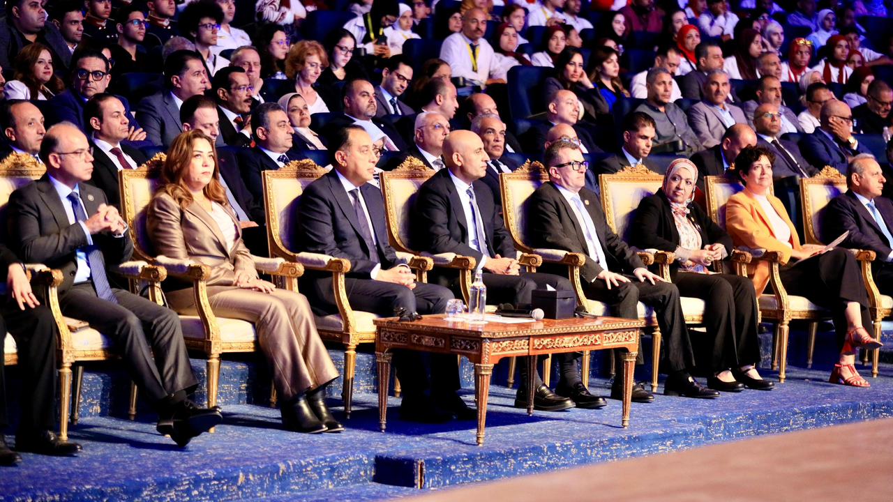 «عبداللطيف» يشارك بفعاليات إطلاق “مبادرة مليون رخصة رقمية” و"مرصد سوق العمل الدولي"