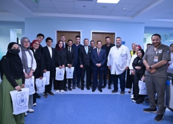 في إطار منصة «أثر»: جامعة القاهرة في زيارة إلى مستشفى الناس وتتعرّف عن قرب على نموذج رائد في الرعاية الصحية المجانية