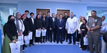 في إطار منصة «أثر»: جامعة القاهرة في زيارة إلى مستشفى الناس وتتعرّف عن قرب على نموذج رائد في الرعاية الصحية المجانية