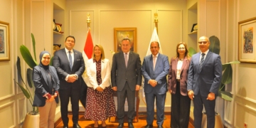 وزير التعليم العالي يبحث التعاون الأكاديمي والبحثي مع جامعة بورنموث البريطانية