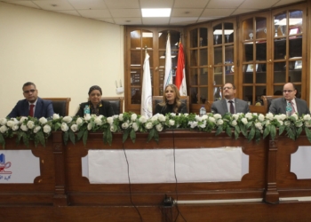 تفعيل معامل الاختبارات الإلكترونية بكلية الآداب بجامعة عين شمس 