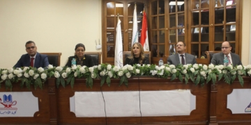 تفعيل معامل الاختبارات الإلكترونية بكلية الآداب بجامعة عين شمس 