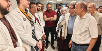 عميد طب قصر العيني يتفقد مستشفى الطوارئ خلال إجازة العيد