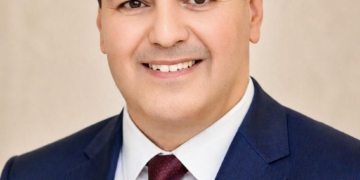 بمناسبةِ عيدِ الإعلاميين ..الدكتور عادل اليماني يكتُب: لَّا خَيْرَ فِي كَثِيرٍ مِّن نَّجْوَاهُمْ ..