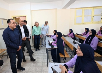 امتحانات متواصلة دون راحة تضغط على الطلاب والمعلمين.. خبير ينتقد جداول الإعدادية