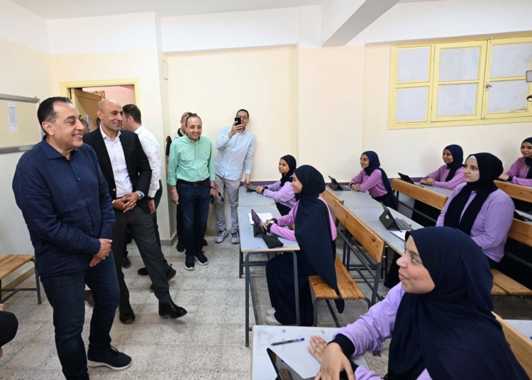 امتحانات متواصلة دون راحة تضغط على الطلاب والمعلمين.. خبير ينتقد جداول الإعدادية