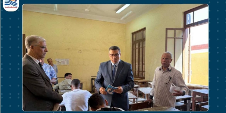 الدبلومات الفنية.. إحالة 4 ملاحظين ومراقب للتحقيق بسبب "محمول وكتاب عربي" بقنا