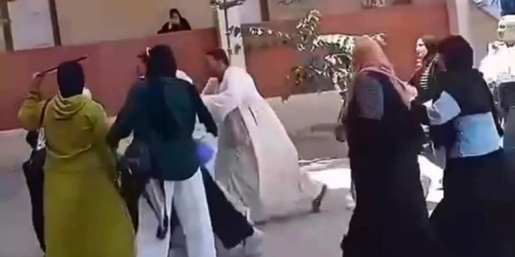 «التعليم» تكشف مفاجأة عن واقعة ضرب معلمة لرفضها السماح بالغش بامتحانات الشهادة الإعدادية